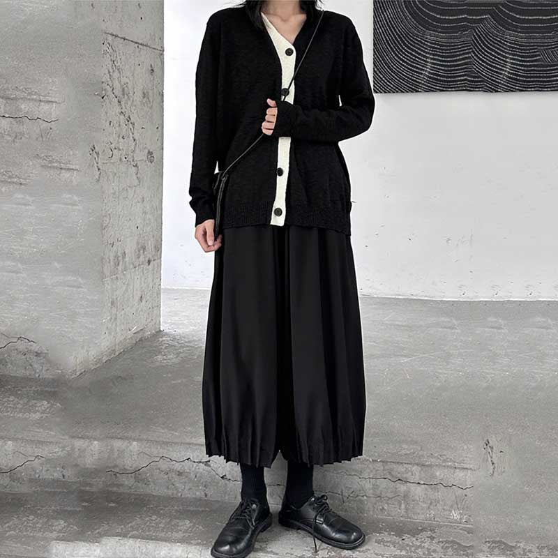 Loose Knitted Cardigan with Contrast Buttons